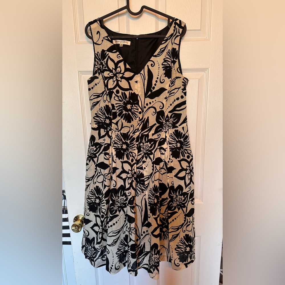 💙 Evan Picone - Size 12 - Floral Black and Cream Dress - Picture 1 of 4